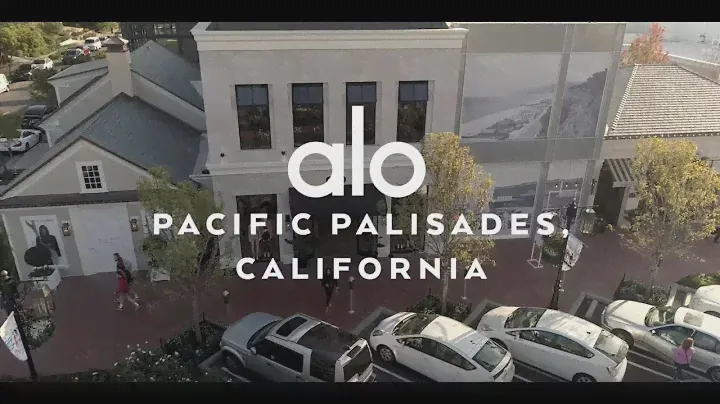 ALO YOGA OPENS IN PALISADES VILLAGE!